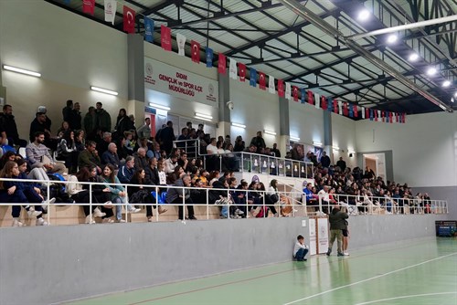 İlçe Kaymakamımız Sayın Can Kazım Kuruca, Didim Spor ile Manisa BBSK arasında oynanan 2. Lig voleybol müsabakasını izlediler.