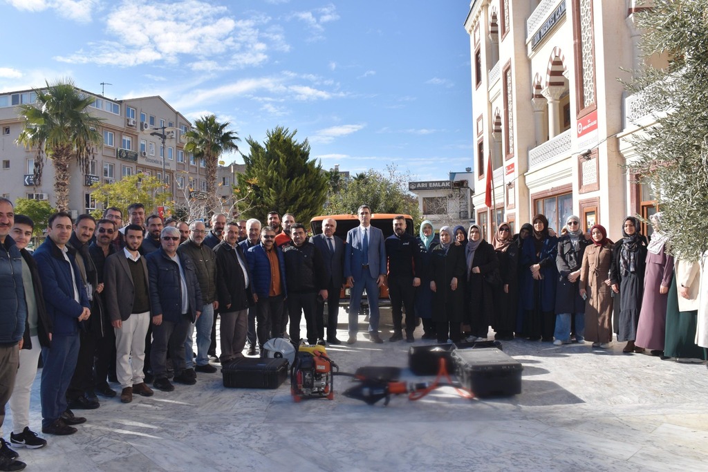 İlçe Kaymakamımız Sayın Can Kazım Kuruca, Didim Merkez Camii önünde gerçekleştirilen AFAD eğitimine iştirak ettiler.