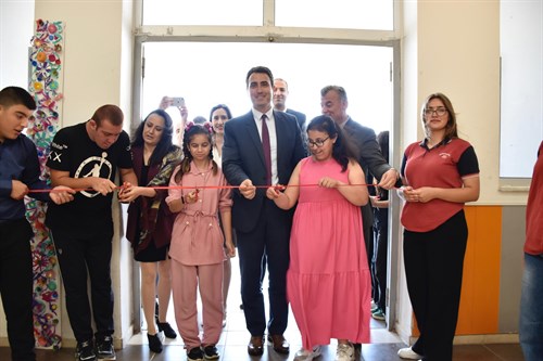 Barbaros Hayrettin Paşa Anadolu Lisesi tarafından organize edilen “Atıktan Sanata İleri Dönüşüm Sergisi” gerçekleştirildi..