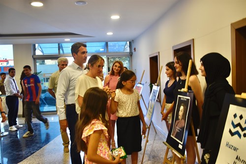 Didim Anadolu Lisesi öğrenci ve öğretmenlerinin hazırlayıp sunduğu “Roman Kahramanları Aramızda” etkinliği gerçekleştirildi.