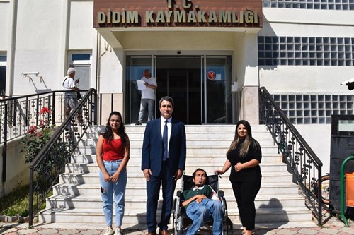 Kitap yazarı Sn. Abbas Karabulut, İlçe Kaymakamımız Sn. Can Kazım Kuruca’ya ziyarette bulunarak yeni kitaplarını takdim ettiler. 